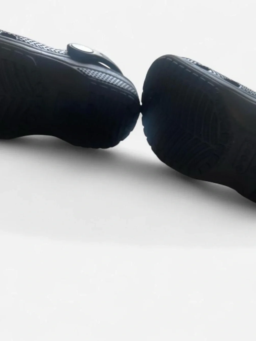 CROCS authentic black
